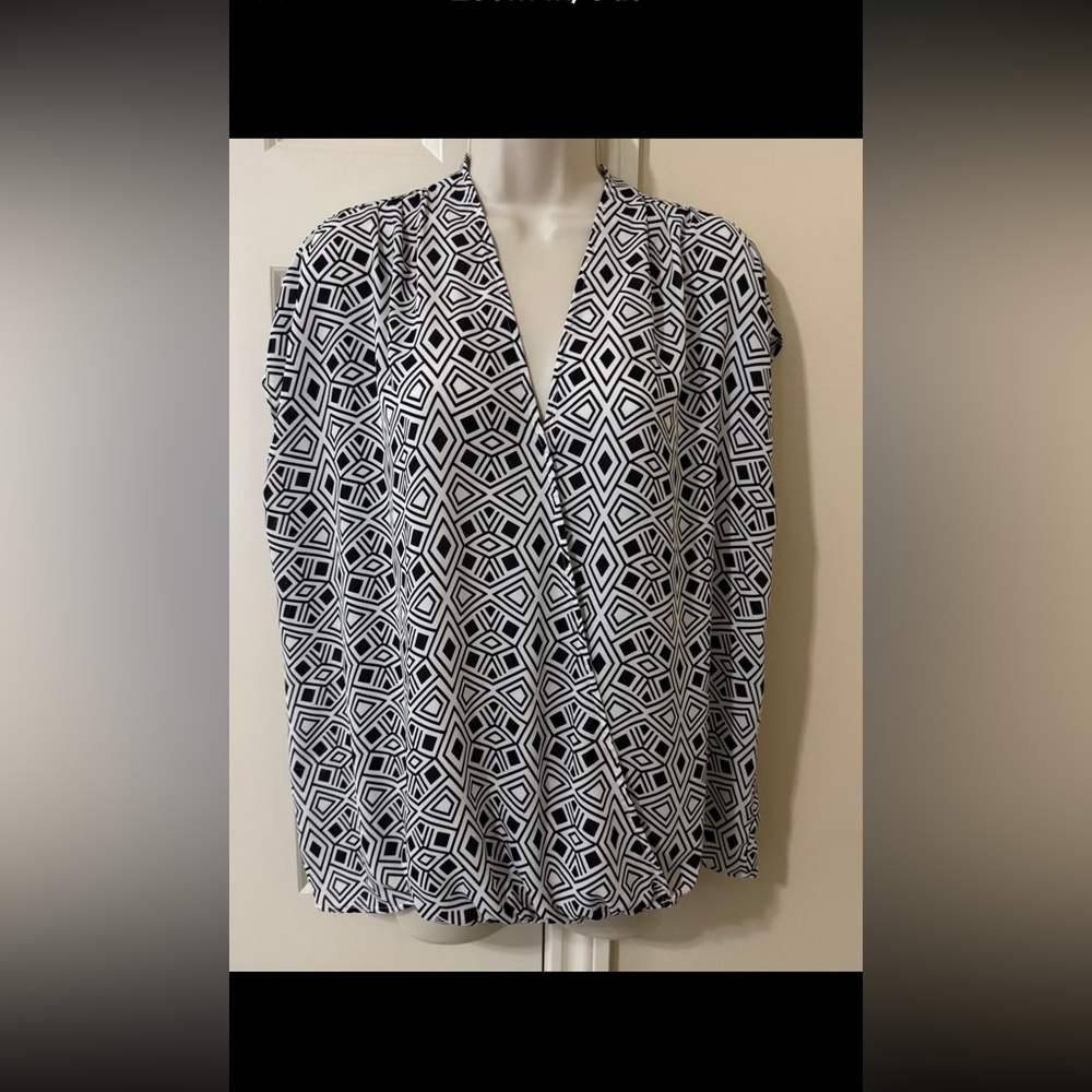 Worthington Black and White Geometric Blouse